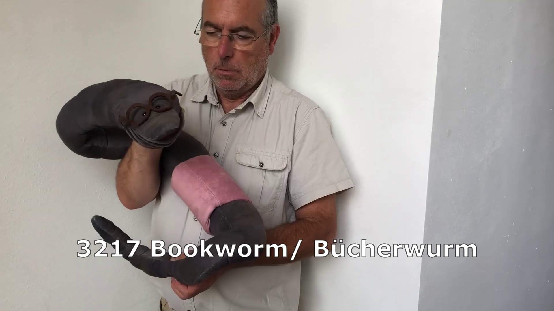 Folkmanis Bookworm Hand Puppet Demo