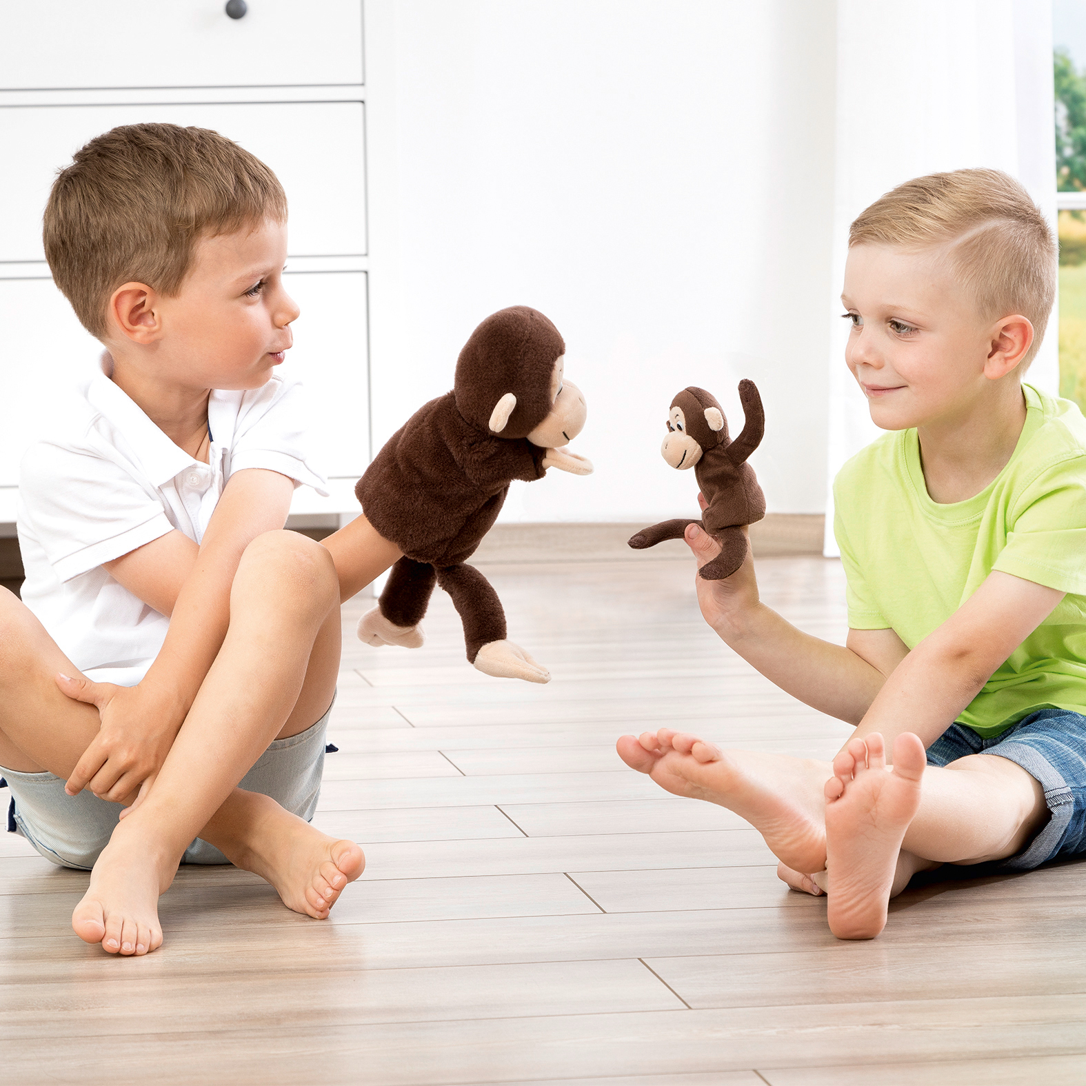 Stories hand puppet monkey Cheeta and finger puppet Bibi - by Beleduc - Produktbild 3