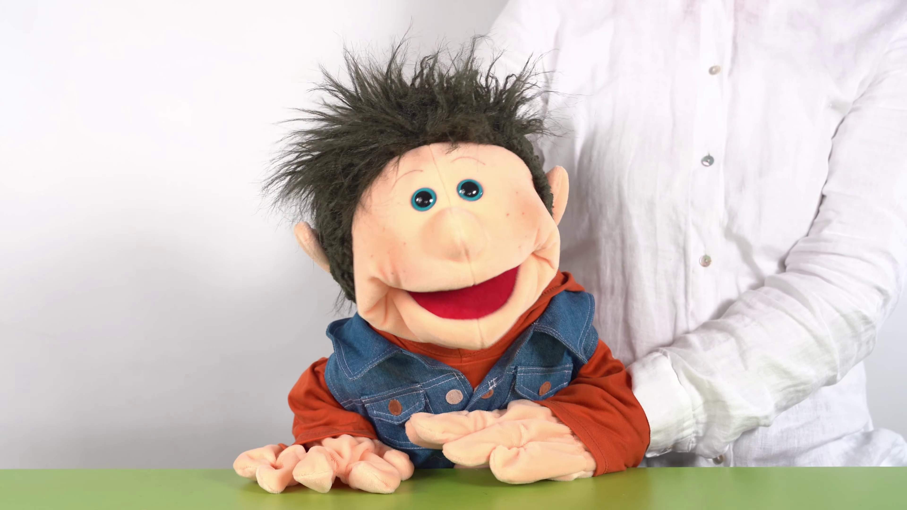 Living Puppets hand puppet Hinnerk Demo