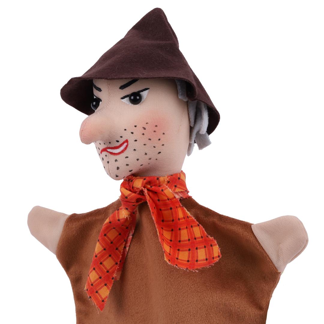 Robber hand puppet by munabo, close-up of the face with a raised eyebrow and check neckerchief.