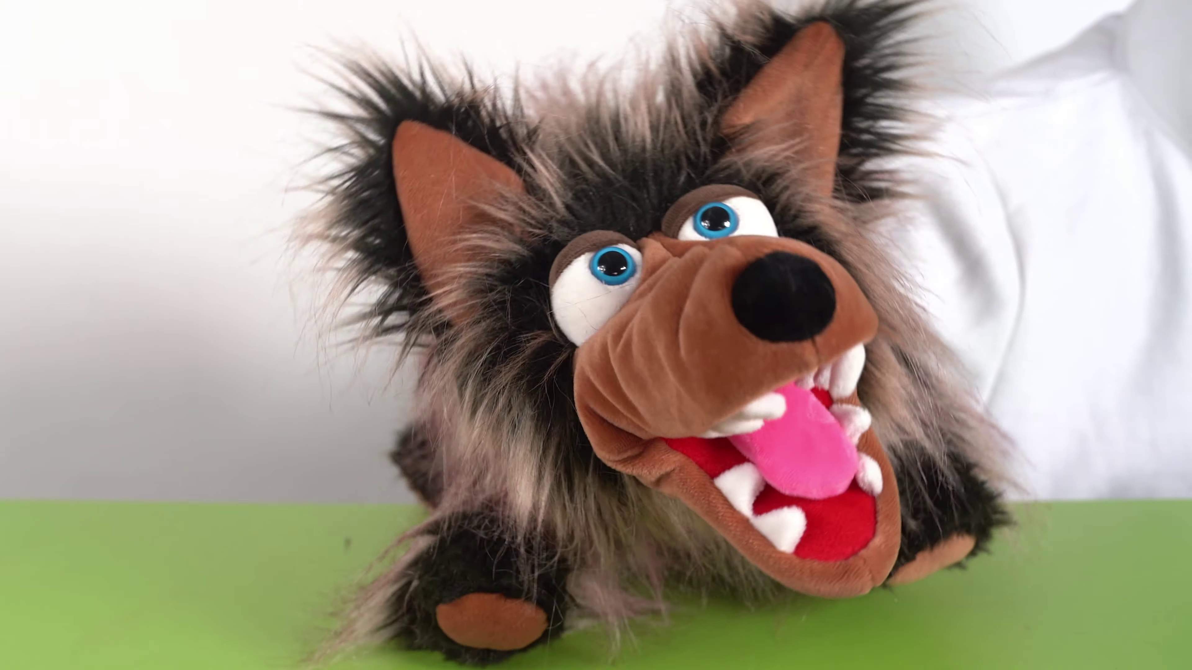 Living puppets hand puppet Rasputin the wolf Demo