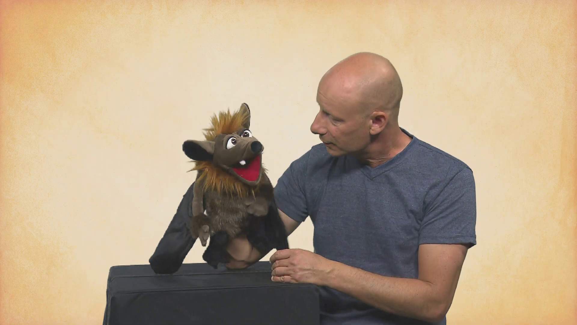 Living puppets hand puppet Gaston the bat Demo