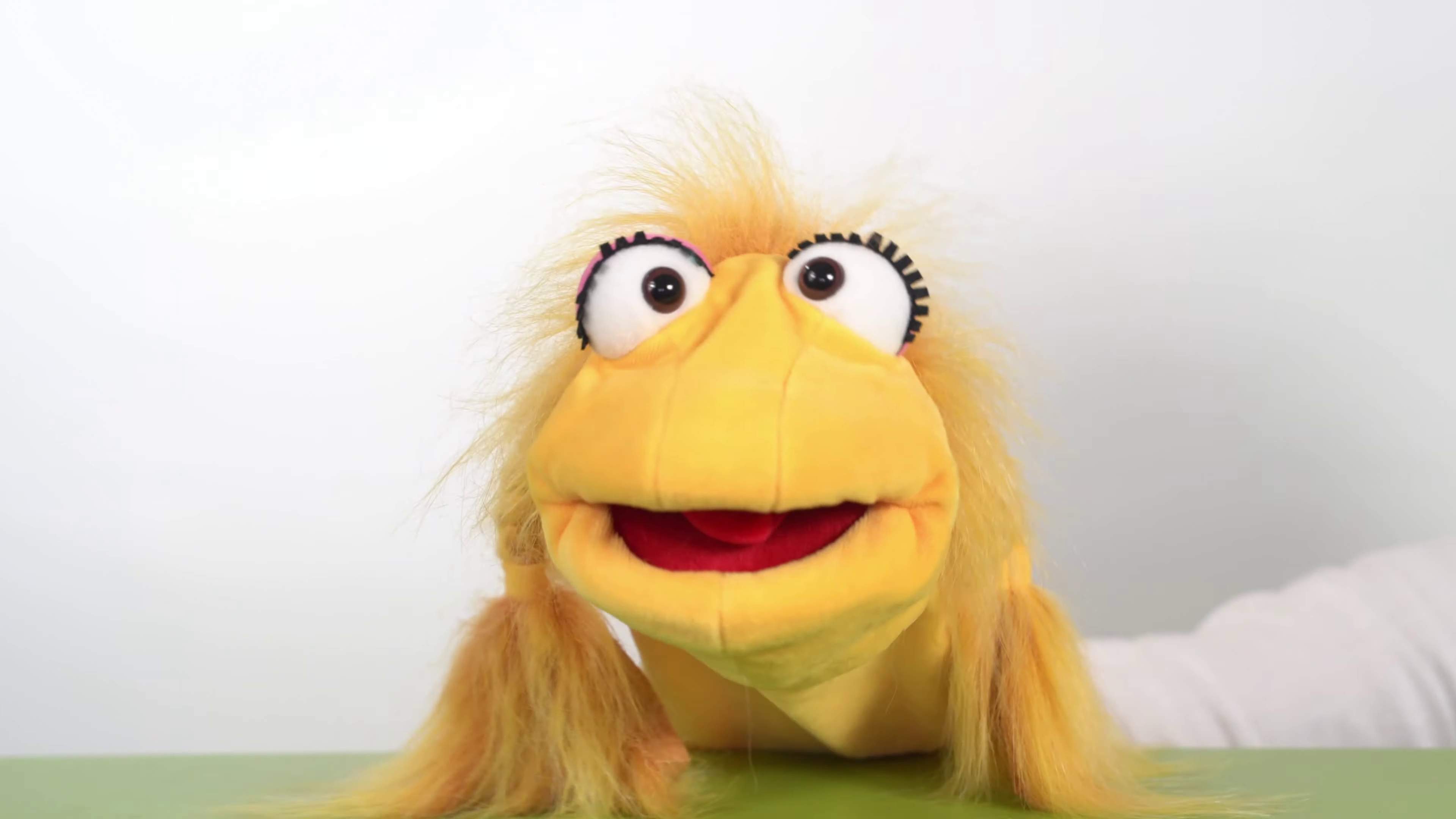 Living Puppets sock hand puppet Mrs. Schnatterschnute Demo