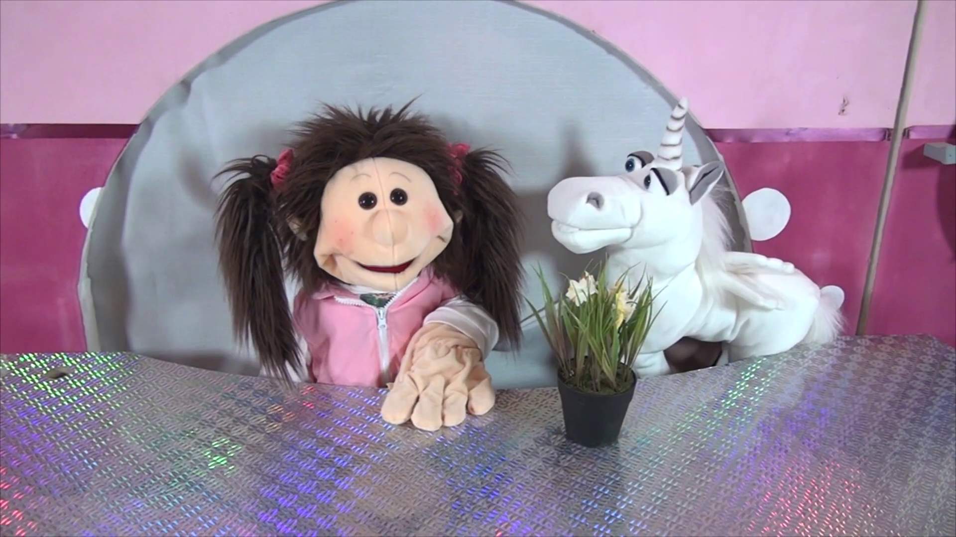 Living Puppets hand puppet Monique Demo