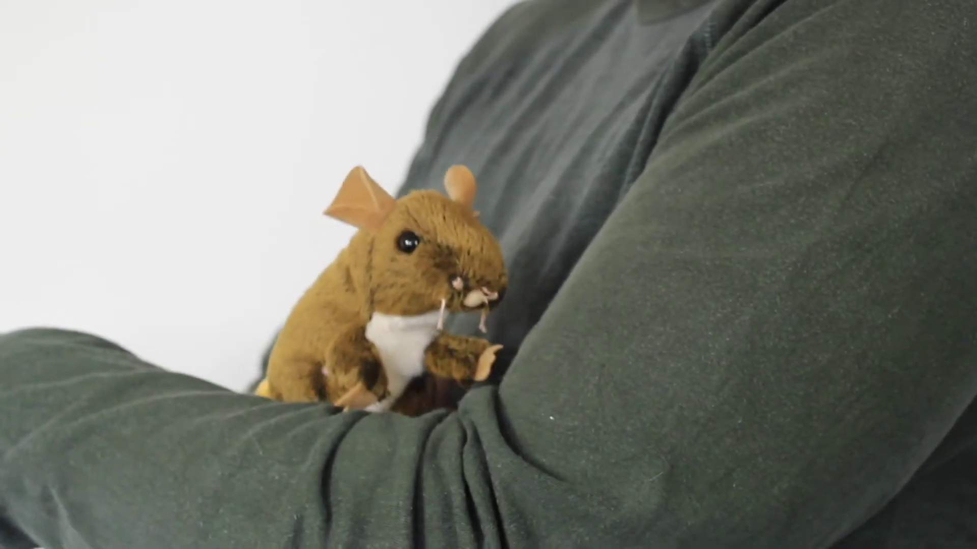 Folkmanis Mini Field Mouse Finger Puppet Demo