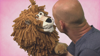 Living Puppets hand puppet Carl the lion Demo
