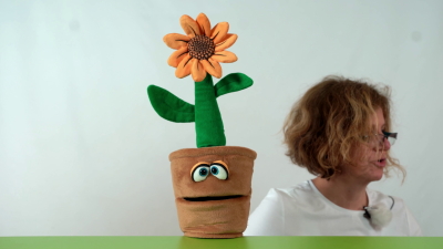 Living Puppets hand puppet flowerpot Volker Demo