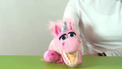 Living Puppets hand puppet unicorn Horn Demo
